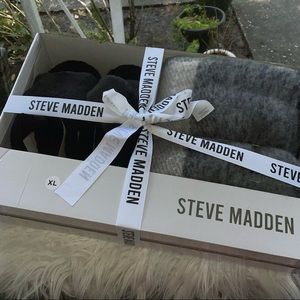 NWT STEVE MADDEN SLIPPERS AND SCARF GIFT SET